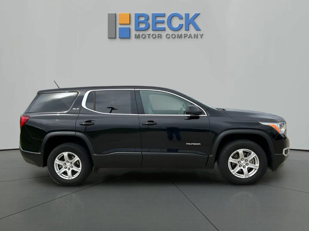 Used 2018 GMC Acadia SLE-1 with VIN 1GKKNRLA5JZ183903 for sale in Pierre, SD