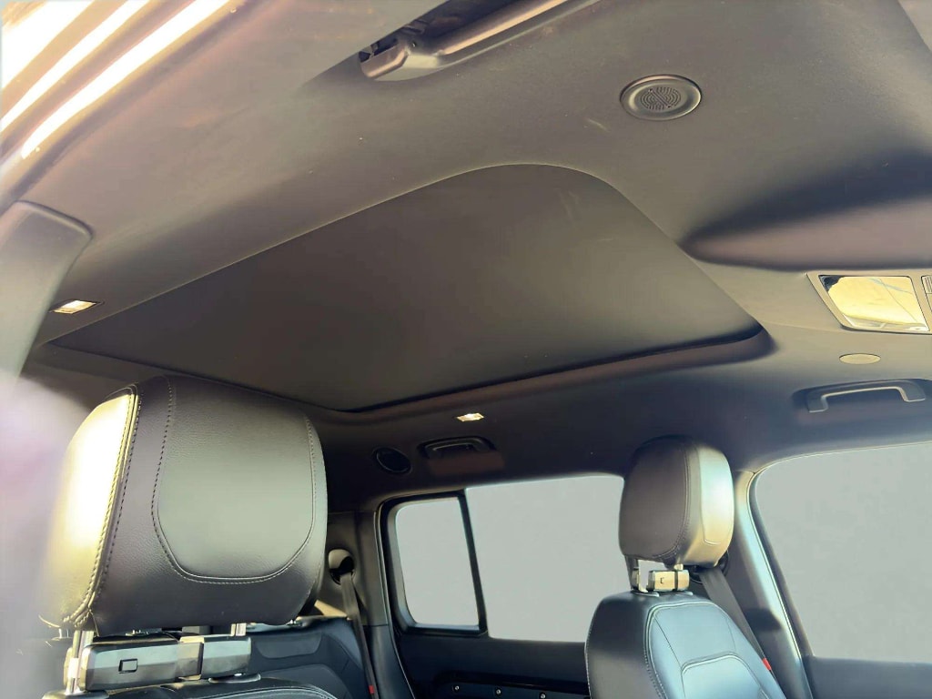 2023 Land Rover Defender X-Dynamic SE - Photo 13