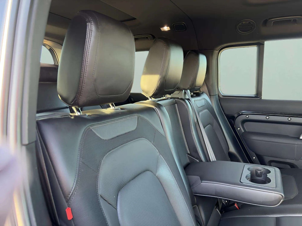 2023 Land Rover Defender X-Dynamic SE - Photo 17