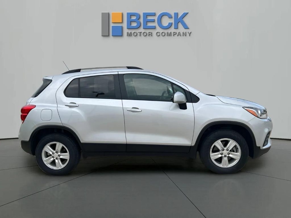 Used 2022 Chevrolet Trax LT with VIN KL7CJPSM6NB525317 for sale in Pierre, SD