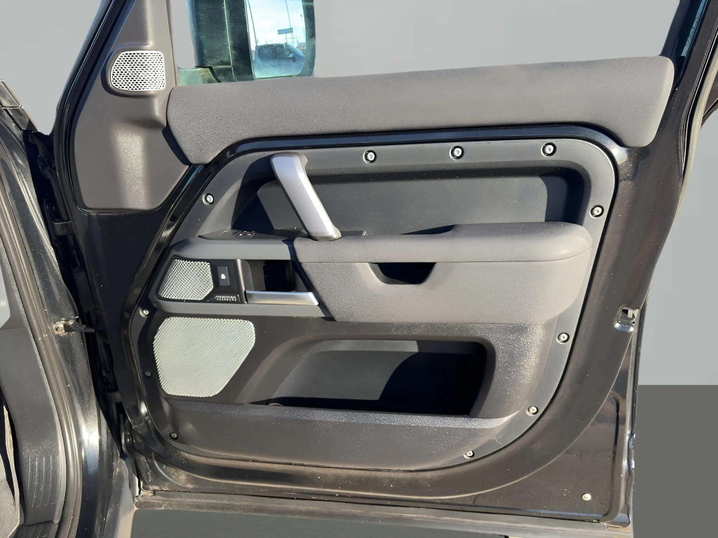 2023 Land Rover Defender X-Dynamic SE - Photo 15