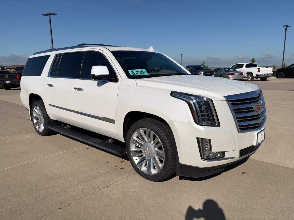 Used 2018 Cadillac Escalade ESV Platinum with VIN 1GYS4KKJXJR150834 for sale in Pierre, SD