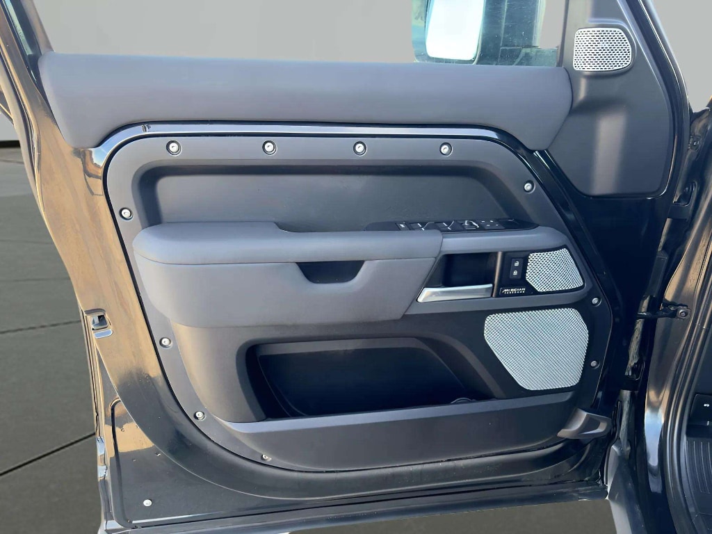 2023 Land Rover Defender X-Dynamic SE - Photo 35