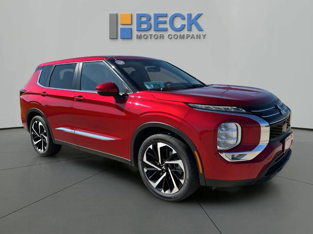 2022 Mitsubishi Outlander SE's photo