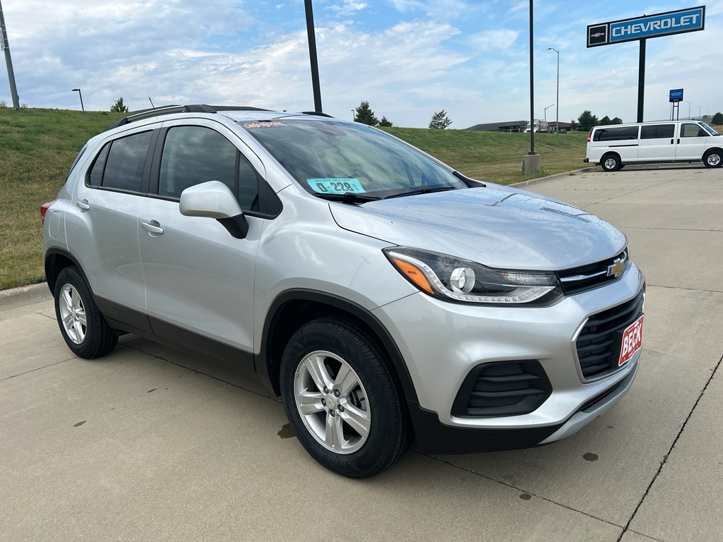Used 2022 Chevrolet Trax LT with VIN KL7CJPSM6NB525317 for sale in Pierre, SD