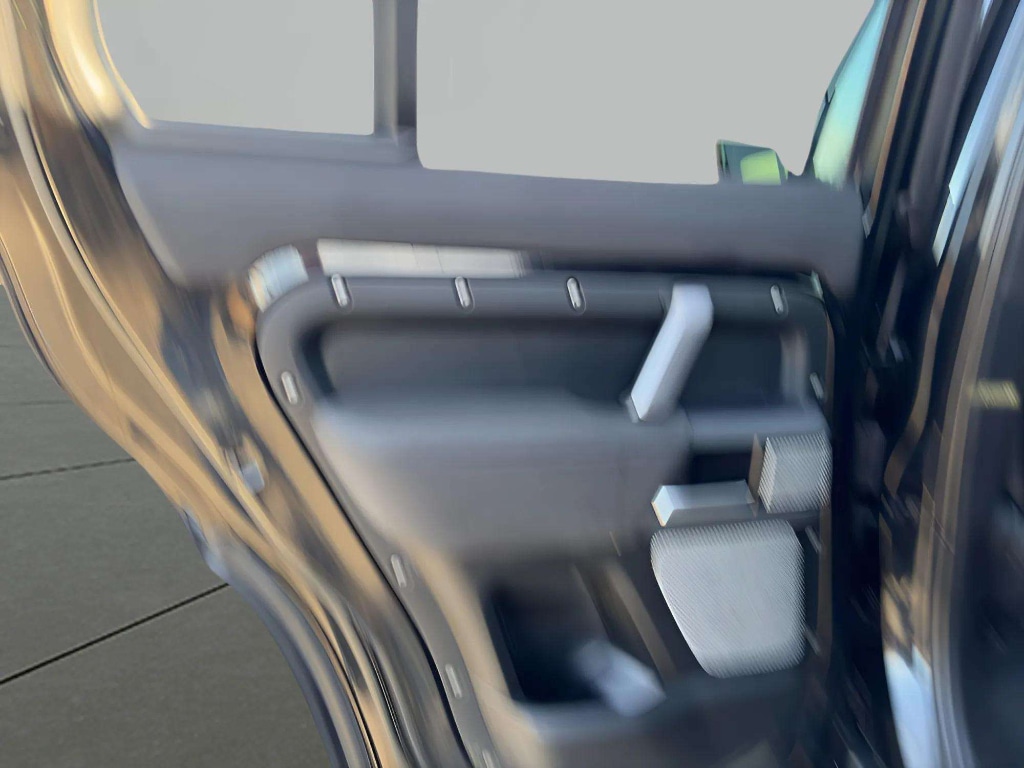 2023 Land Rover Defender X-Dynamic SE - Photo 22