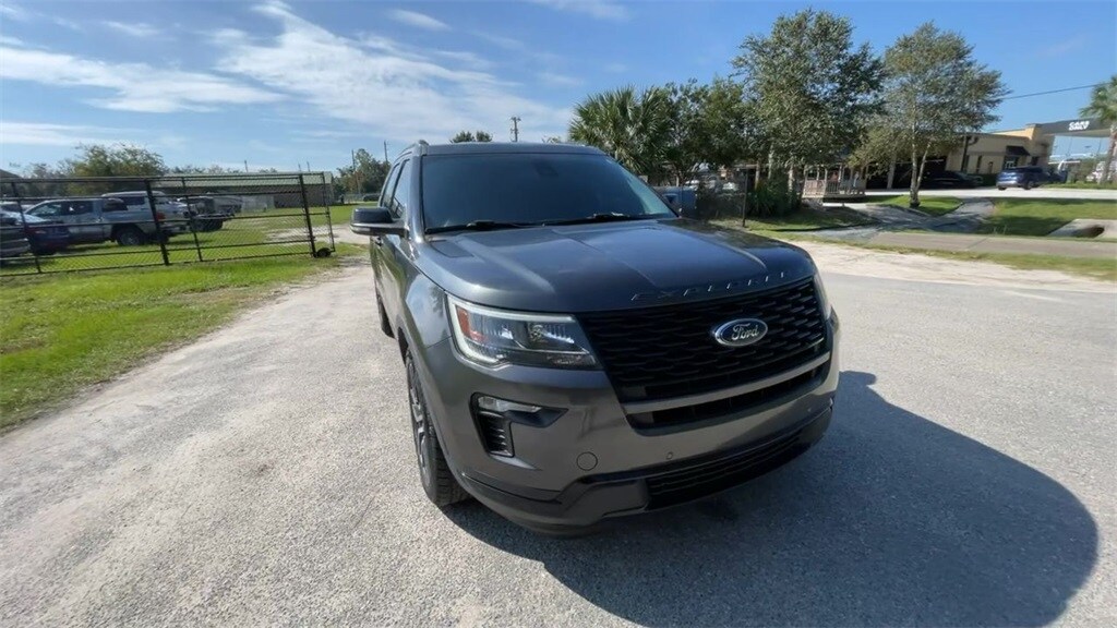 2019 Ford Explorer Sport photo 2