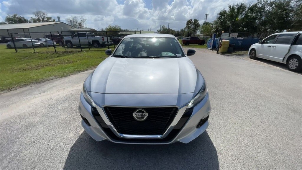 2022 Nissan Altima 2.5 SR photo 3