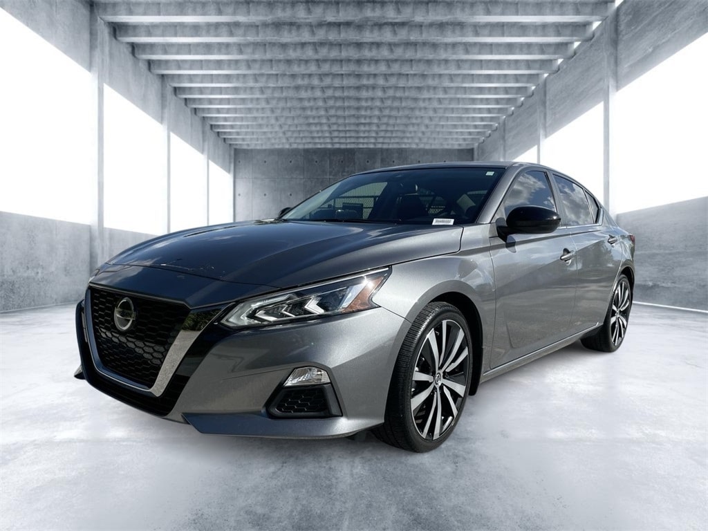 2021 Nissan Altima SR's photo