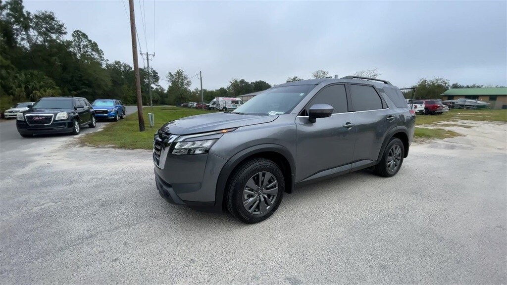2024 Nissan Pathfinder SV photo 3