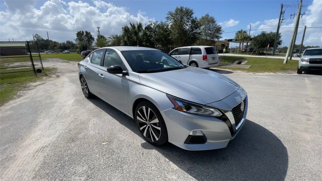 2022 Nissan Altima 2.5 SR photo 2