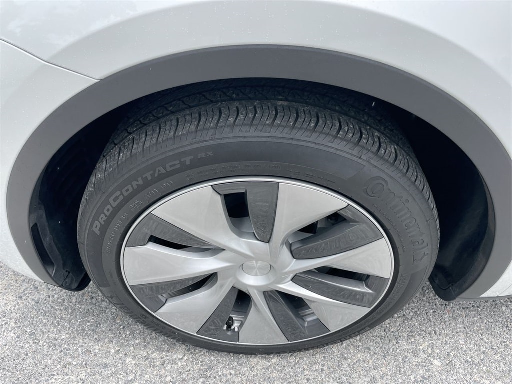 2023 Tesla Model Y Long Range - Photo 10