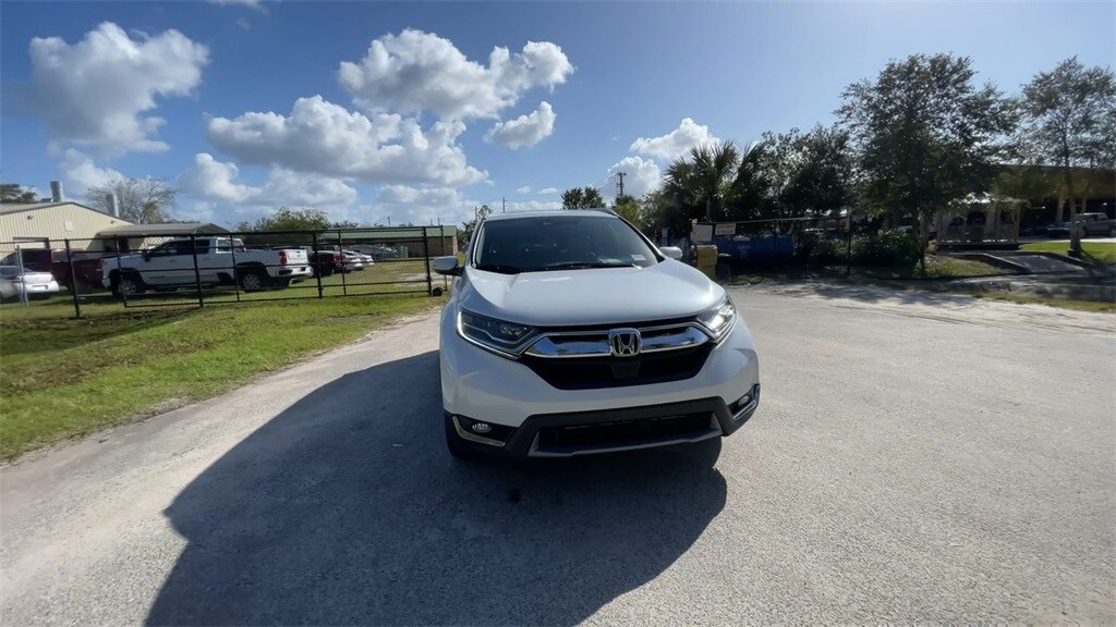 2019 Honda CR-V Touring photo 2