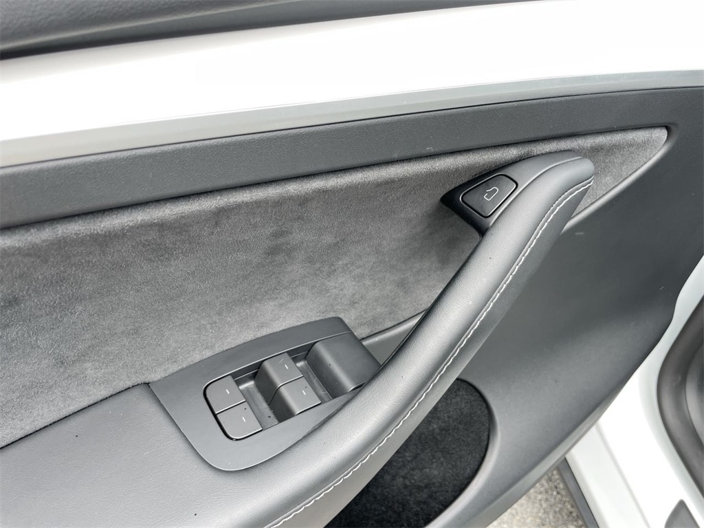 2023 Tesla Model Y Long Range - Photo 13