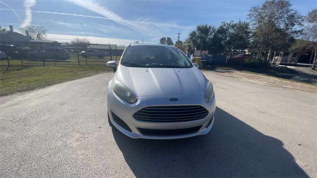 2016 Ford Fiesta SE photo 2