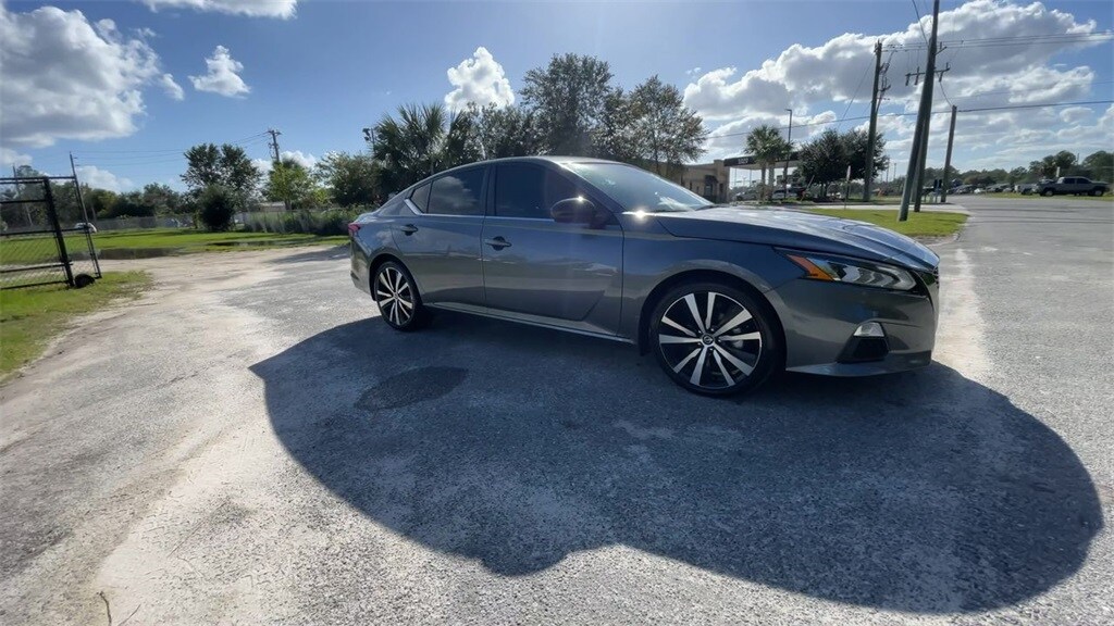 2021 Nissan Altima 2.5 SR photo 2