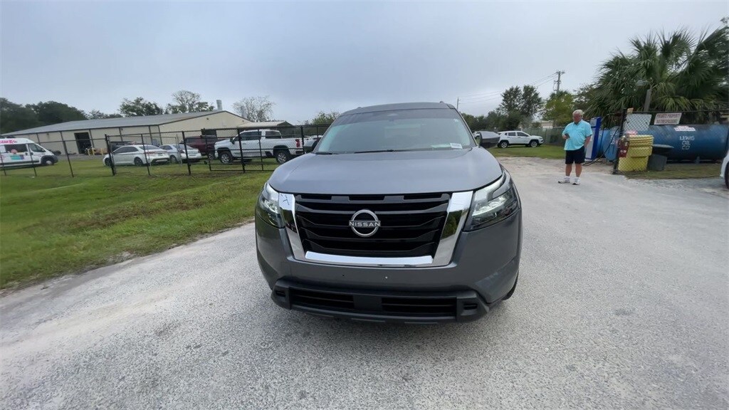 2024 Nissan Pathfinder SV photo 2