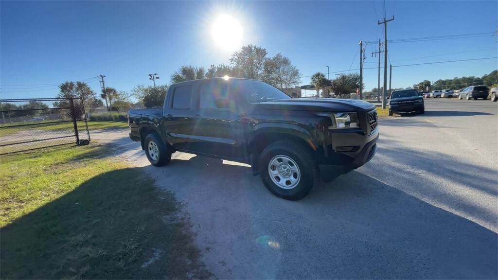 2022 Nissan Frontier S photo 2