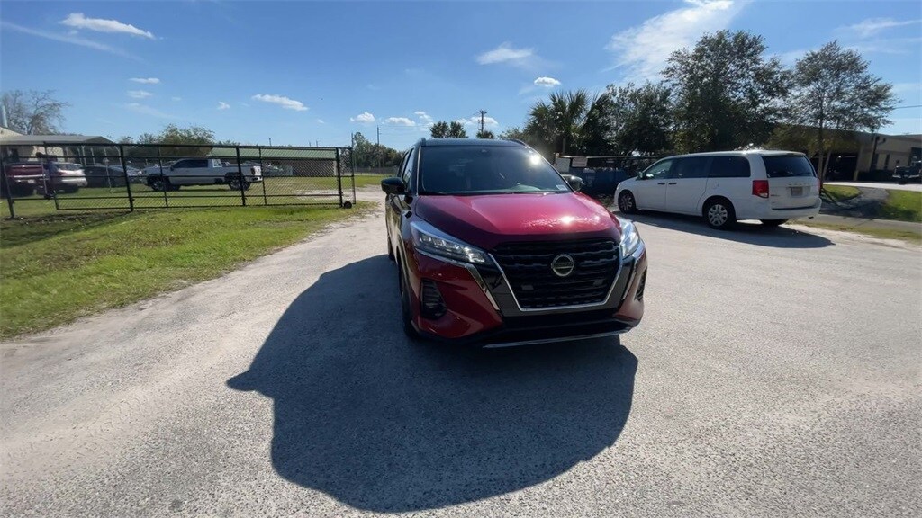 2021 Nissan Kicks SR photo 3
