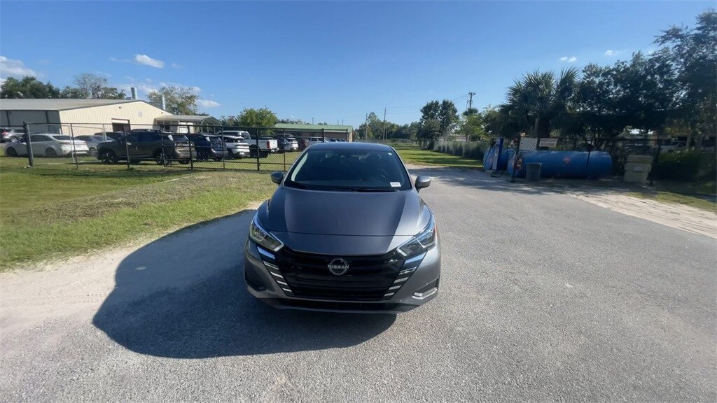 2024 Nissan Versa 1.6 SV photo 3
