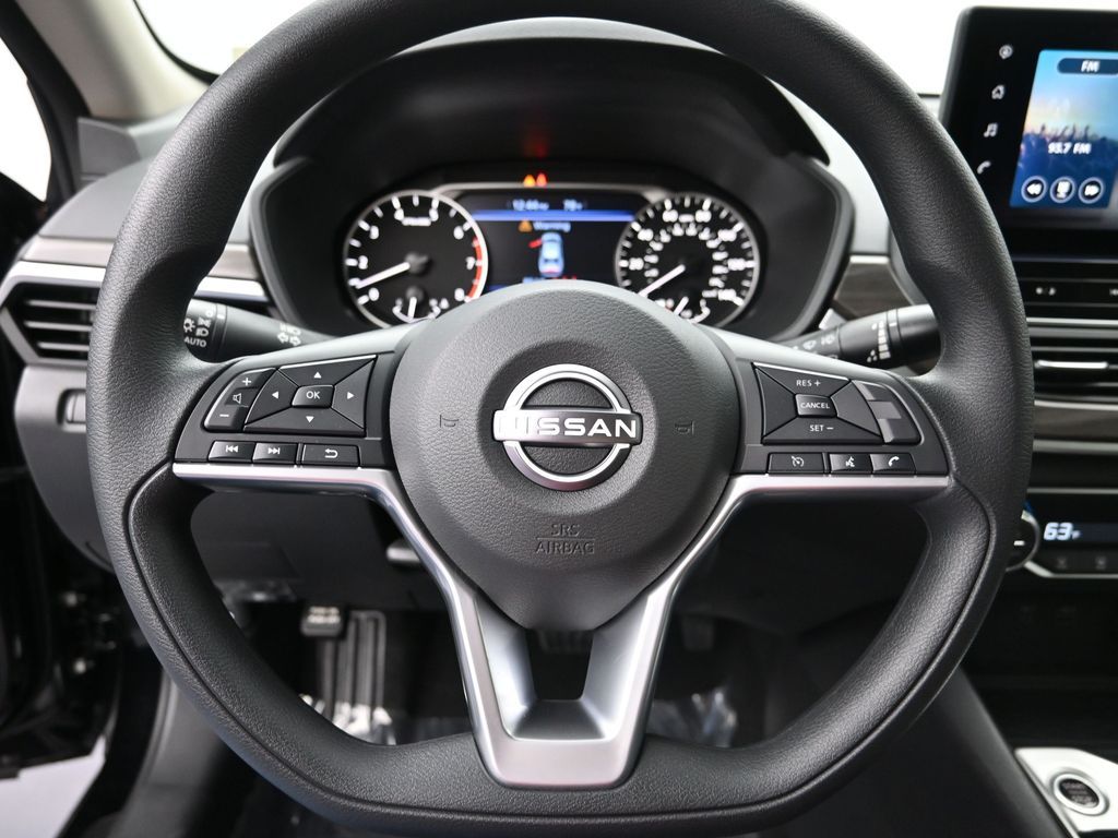 2025 Nissan Altima SV - Photo 14