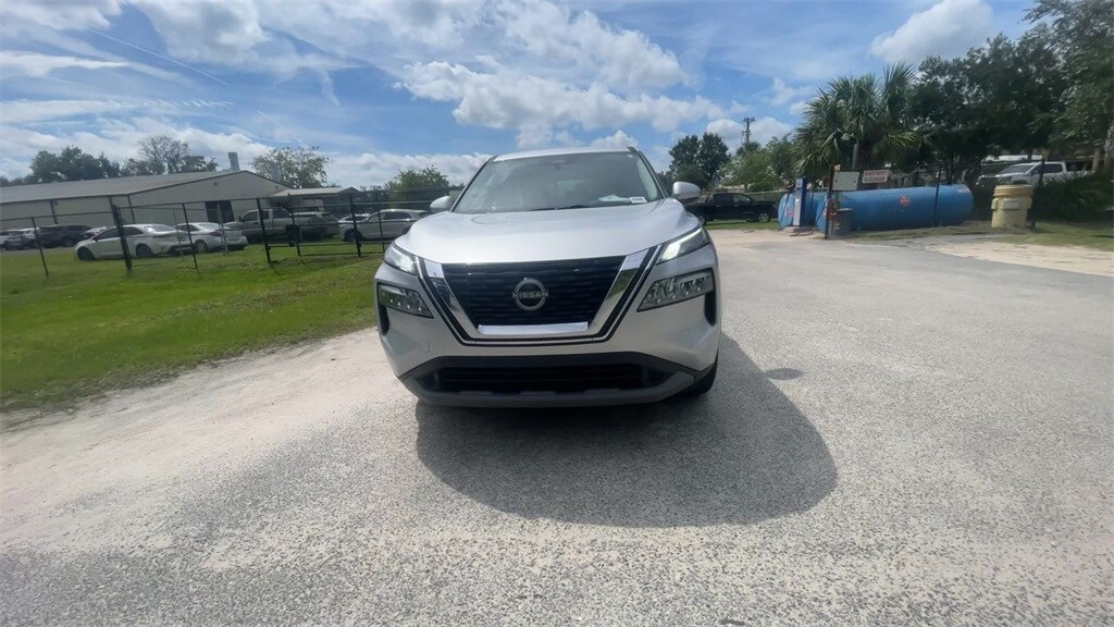 2023 Nissan Rogue SV photo 3
