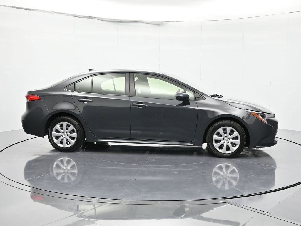 2023 Toyota Corolla LE photo 4