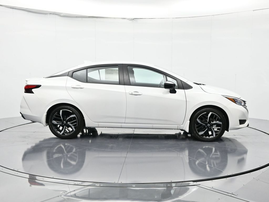 New 2025 Nissan Versa 1.6 SR Sedan