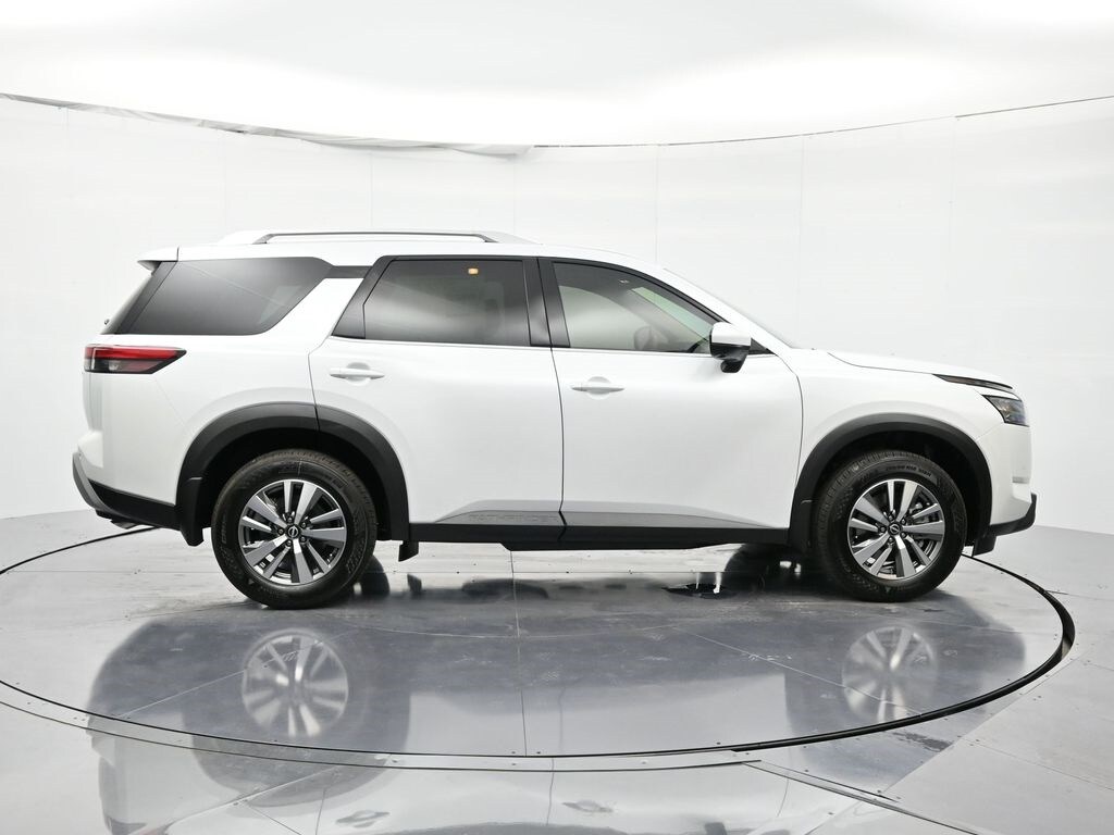 2025 Nissan Pathfinder SL photo 3