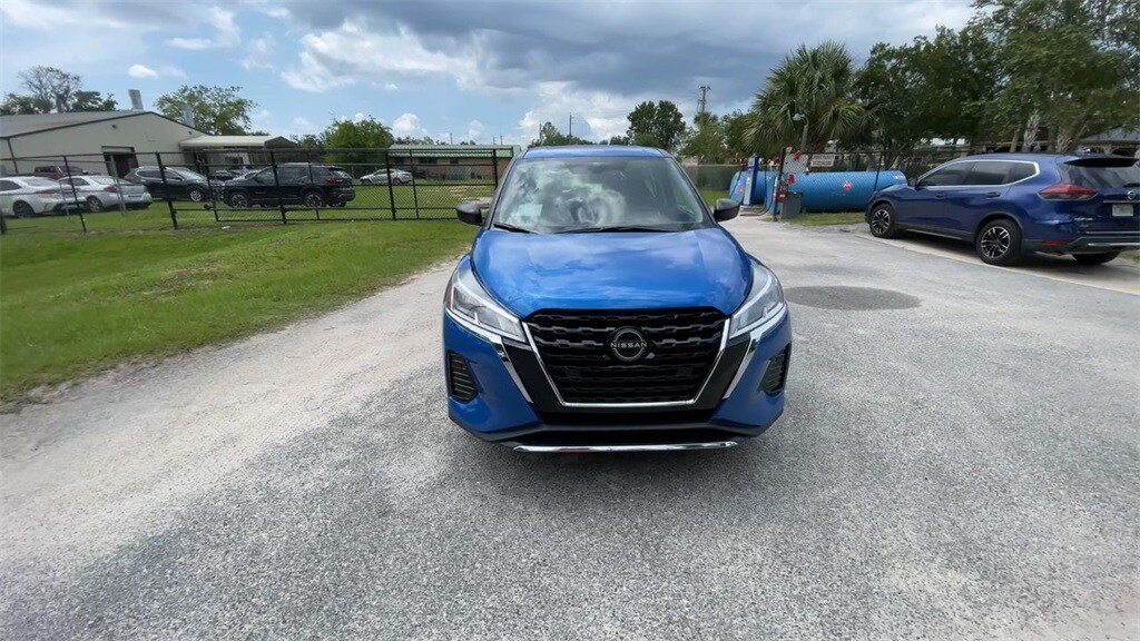 2025 Nissan Kicks Play S photo 2