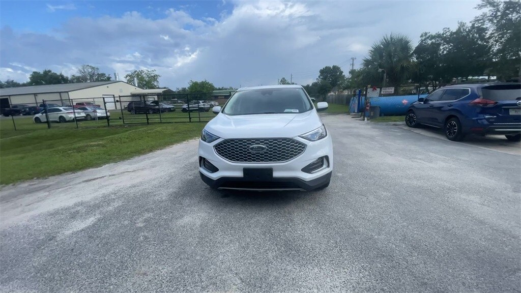 2023 Ford Edge SEL photo 3