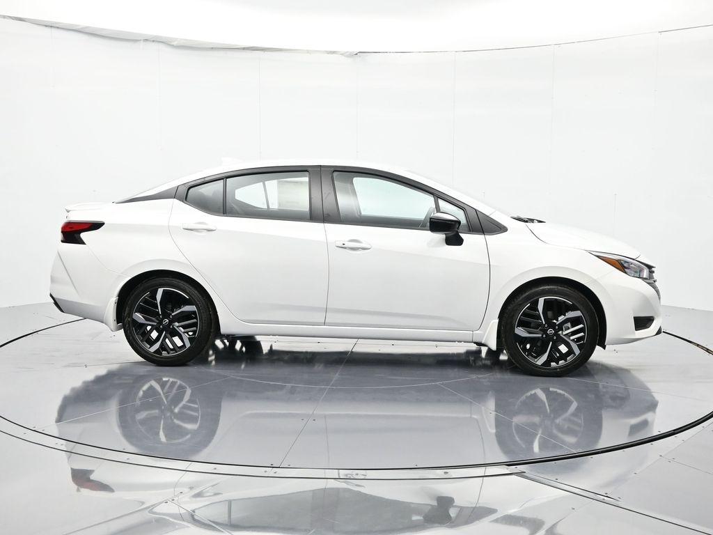 New 2025 Nissan Versa 1.6 SR Sedan
