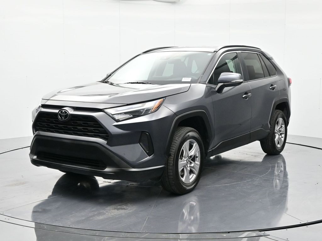 2023 Toyota RAV4 XLE's photo