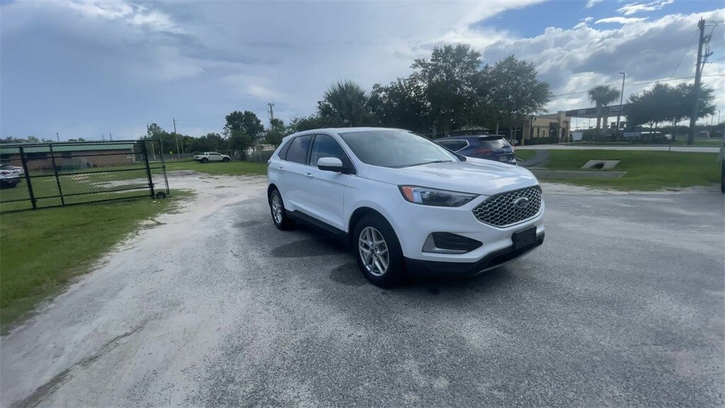 2023 Ford Edge SEL photo 2