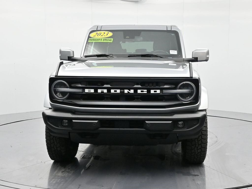 2023 Ford Bronco Outer Banks photo 2