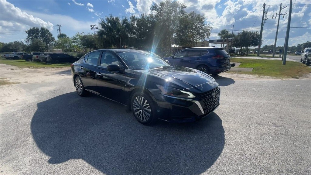 2025 Nissan Altima SV photo 2