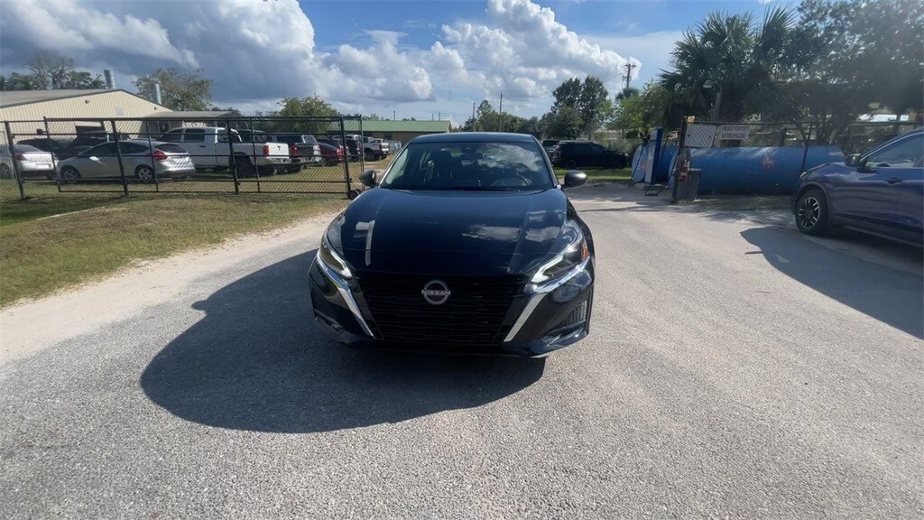 2025 Nissan Altima SV photo 3