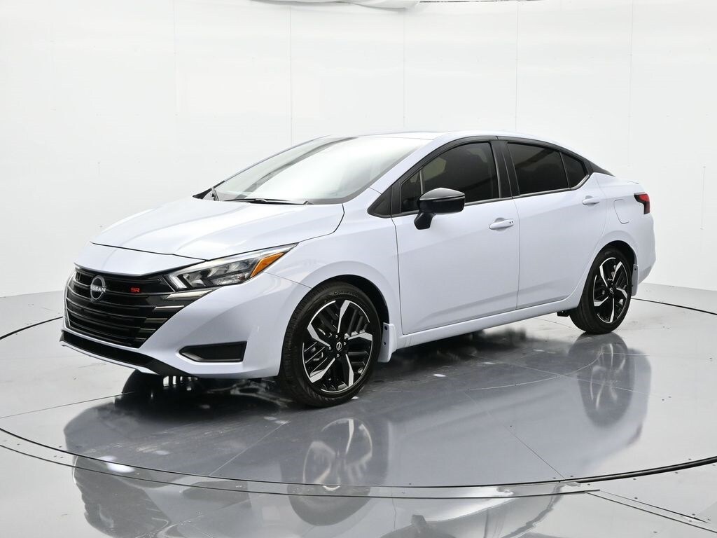 New 2025 Nissan Versa 1.6 SR Sedan