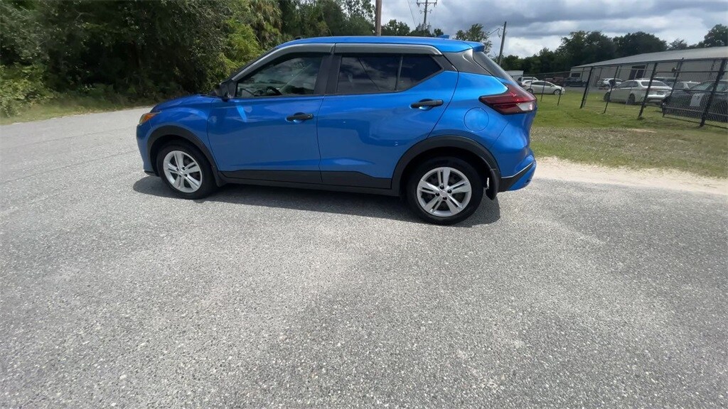 2021 Nissan Kicks S photo 2