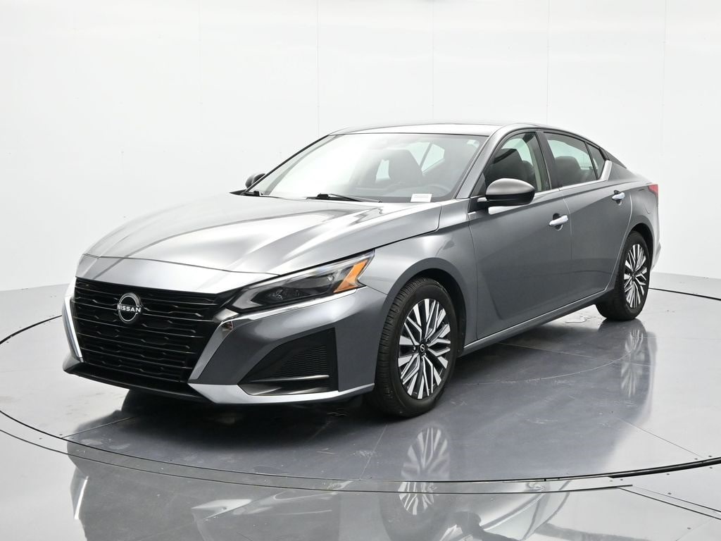 Used 2024 Nissan Altima 2.5 SV Sedan