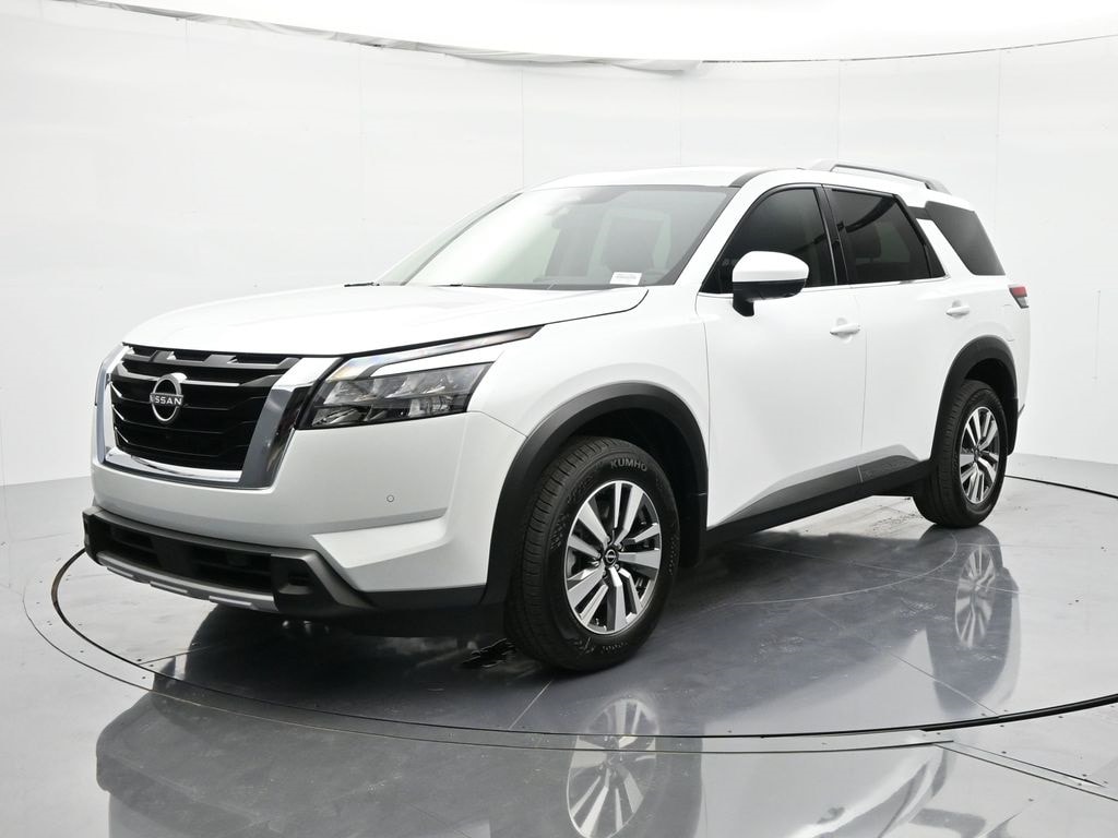 2025 Nissan Pathfinder SL's photo