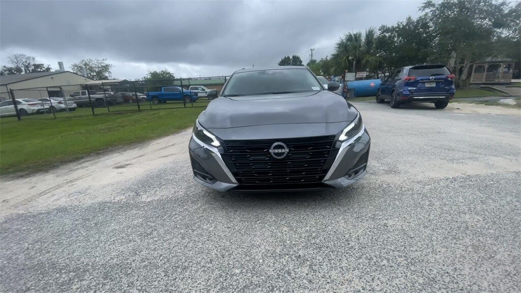 2025 Nissan Altima SV photo 3