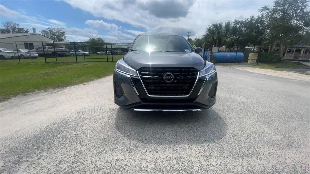 2025 Nissan Kicks Play S photo 3