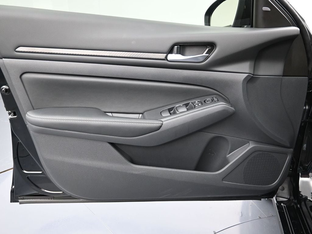 2025 Nissan Altima SV - Photo 10