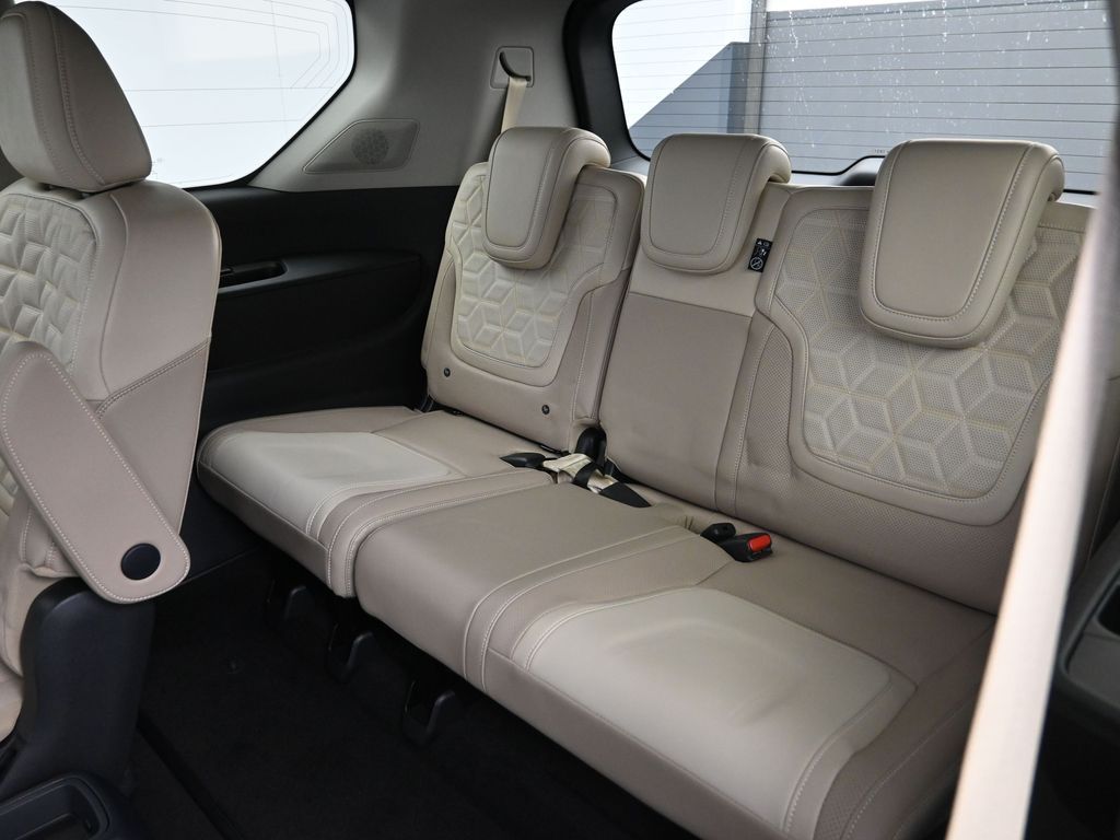 2025 Nissan Armada Platinum - Photo 23