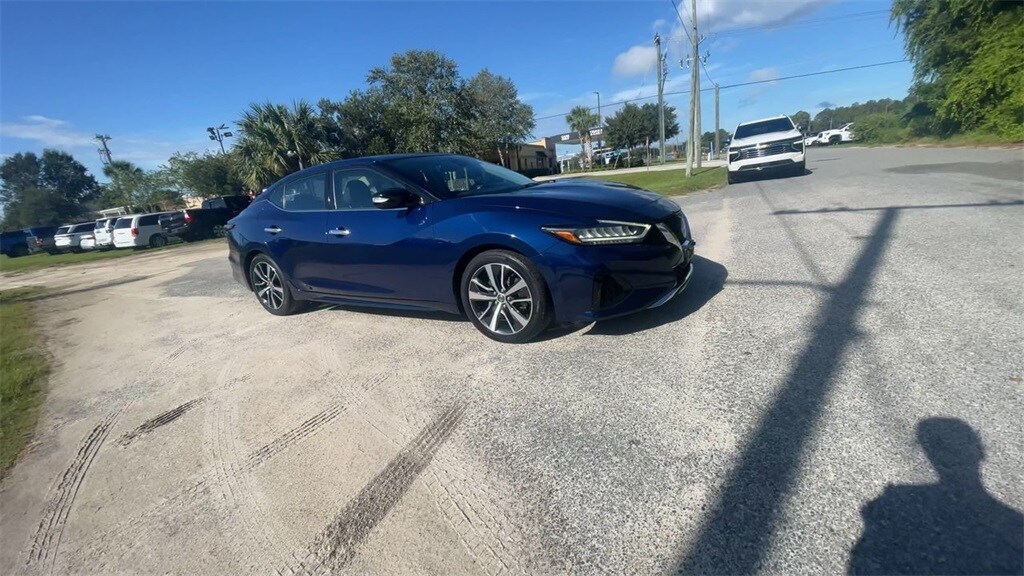 2023 Nissan Maxima SV photo 2