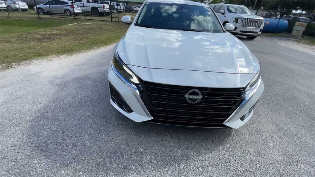 2025 Nissan Altima SV photo 3