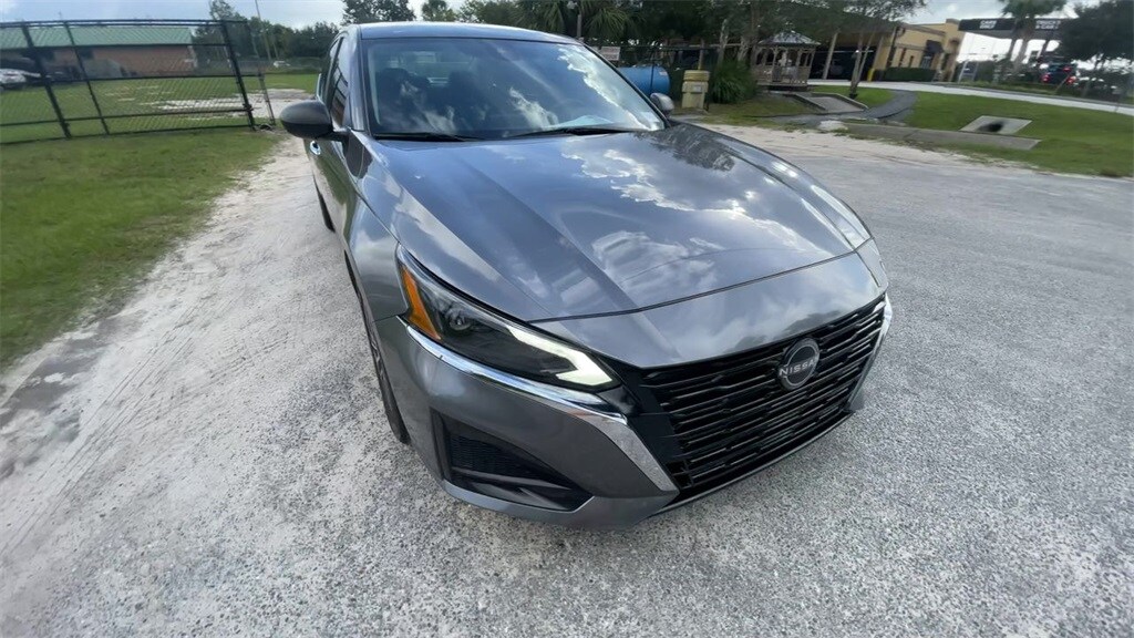 2024 Nissan Altima 2.5 SV photo 2