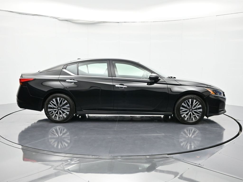 Used 2024 Nissan Altima 2.5 SV Sedan