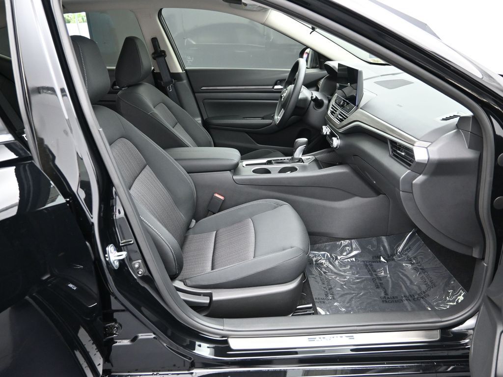 2025 Nissan Altima SV - Photo 26